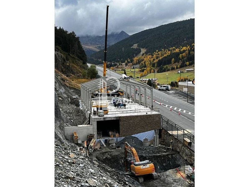 Land for rent in Escaldes-Engordany · 2 of 2