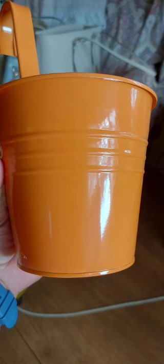 Cubre macetero colgante naranja metal