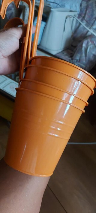Cubre macetero colgante naranja metal
