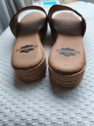 Sandalias de piel marrones