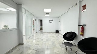 Oficina en alquiler en La Buhaira en Sevilla