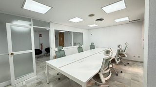 Oficina en alquiler en La Buhaira en Sevilla