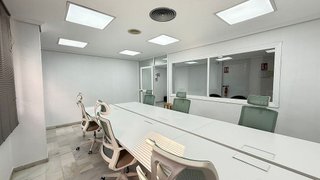 Oficina en alquiler en La Buhaira en Sevilla
