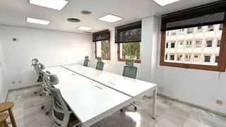 Oficina en alquiler en La Buhaira en Sevilla
