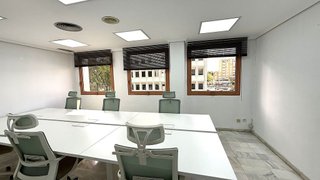 Oficina en alquiler en La Buhaira en Sevilla