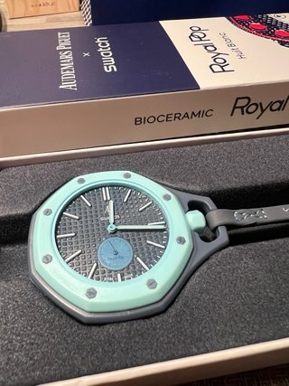 Reloj Swatch x Audemars Piguet Royal Pop