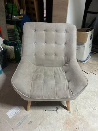 Sillón de tela gris