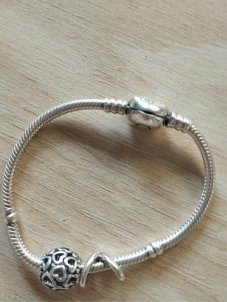 Pulsera Pandora con 2 charms