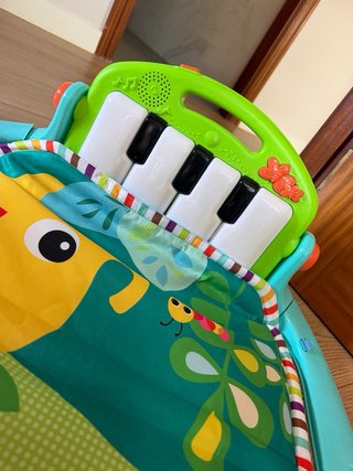 Manta de actividades para bebé con piano
