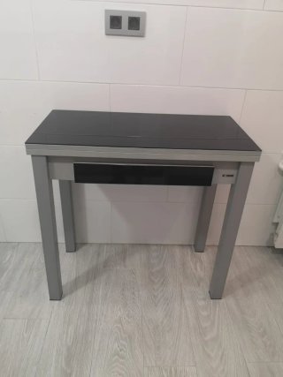 Mesa y sillas de cocina con cajón y tapa cristal