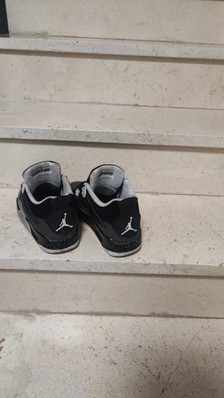 Jordan 4 Negro/Gris