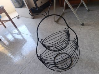 Frutero de metal negro
