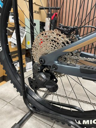 Bicicleta Eléctrica Whistle AXR C8.6 T-M