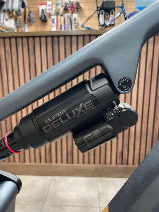Bicicleta Eléctrica Whistle AXR C8.6 T-M
