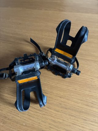 Pedales de bicicleta con correas