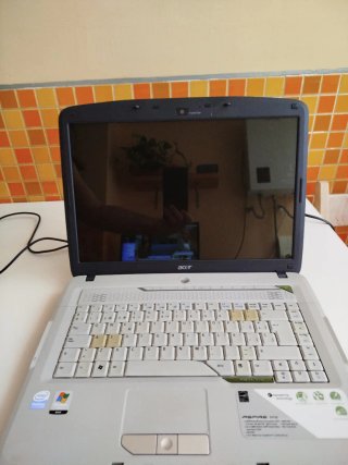 Portátil Acer Aspire 5715z
