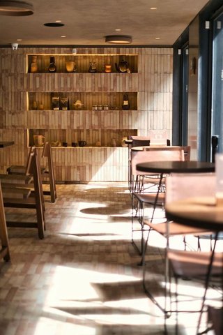 Local comercial en alquiler en San Juan Bautista en Madrid