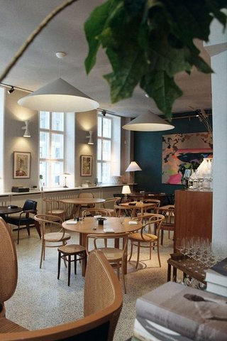 Local comercial en alquiler en San Juan Bautista en Madrid