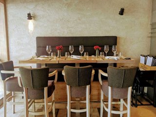 Local comercial en alquiler en San Juan Bautista en Madrid