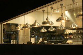 Local comercial en alquiler en San Juan Bautista en Madrid