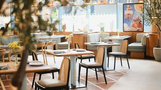 Local comercial en alquiler en San Juan Bautista en Madrid