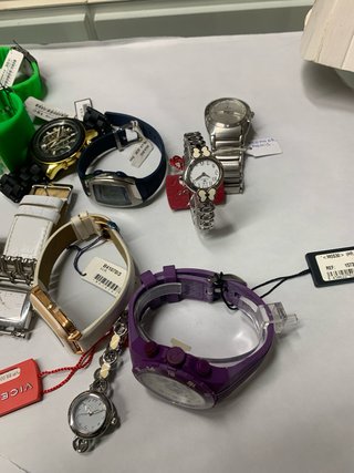 Conjunto di vari orologi