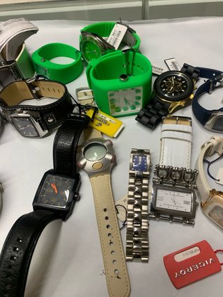 Conjunto di vari orologi