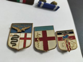 14 spille e decorazioni militari