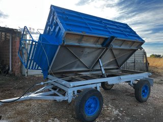 Remolque agrícola azul