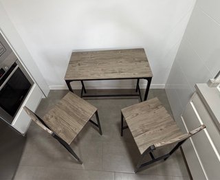 Mesa alta cocina y 2 taburetes