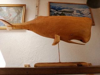 Cachalote de madera de ciprés