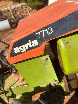 Motocultor Agria con remolque y matrícula