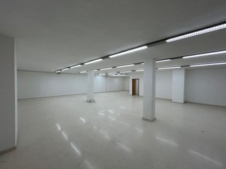 Local comercial en alquiler en Carranque - Haza Cuevas en Málaga