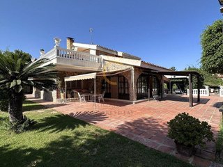Chalet en venta en Peña de las Águilas en Elche