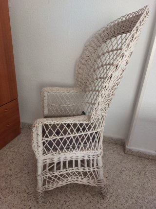Sillón de mimbre artesanal blanco