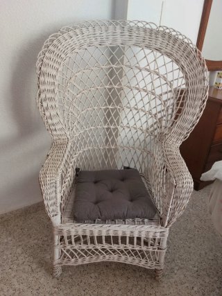Sillón de mimbre artesanal blanco