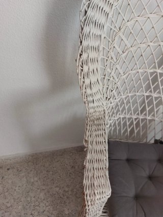 Sillón de mimbre artesanal blanco