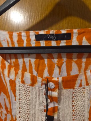 Blusa Vero Moda naranja y blanca Talla S
