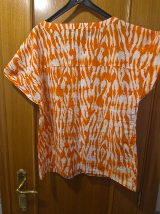 Blusa Vero Moda naranja y blanca Talla S
