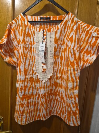 Blusa Vero Moda naranja y blanca Talla S