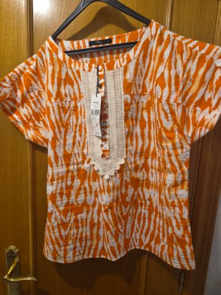 Blusa Vero Moda naranja y blanca Talla S
