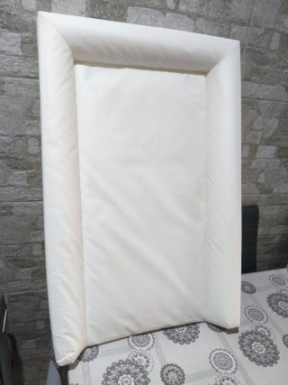 Cambiador de bebé blanco