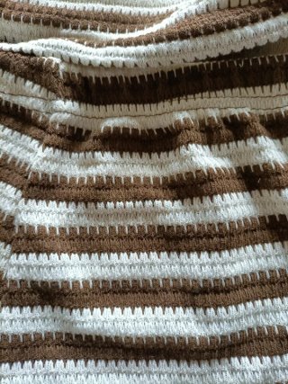 Conjunto de punto rayas marrones y blancas