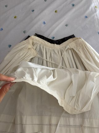 Traje Regional Baturra Beige y Rojo