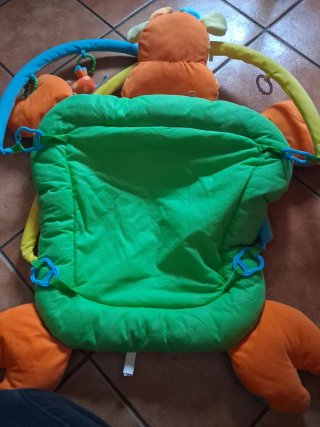 Manta de actividades para bebé jirafa