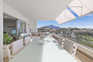 Piso en venta en Los Arqueros-Puerto del Almendro en Benahavís