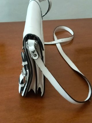 Borsetta Armani Exchange bianca in pelle