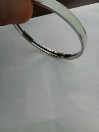 Bracciale rigido a cerchio