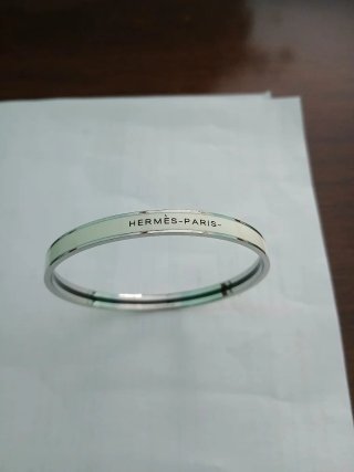 Bracciale rigido a cerchio