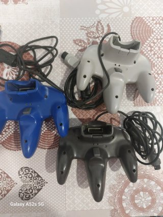 3 controller Nintendo 64 da riparare